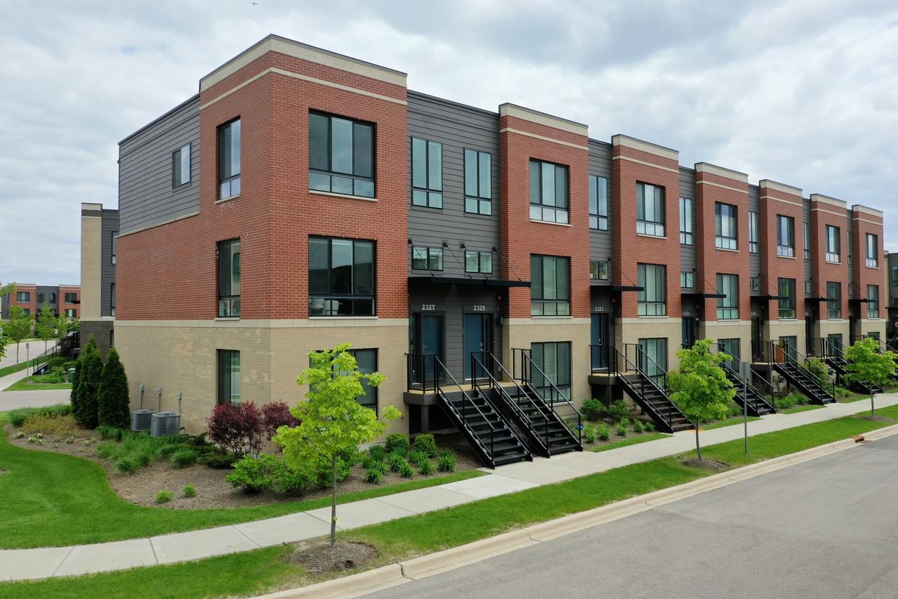 2325 Venture Dr., Schaumburg, IL 60173