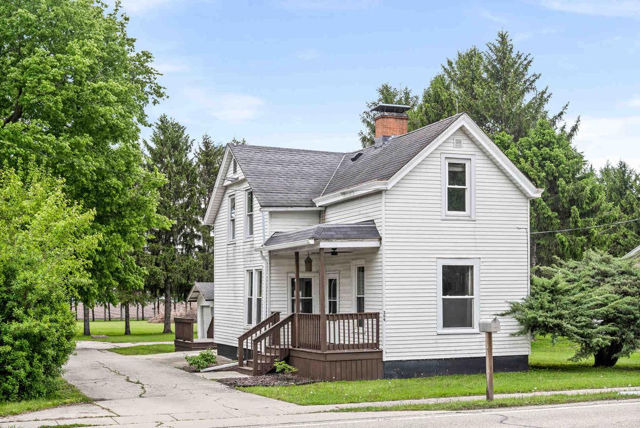 209 S Division St., Stanford, IL 61774