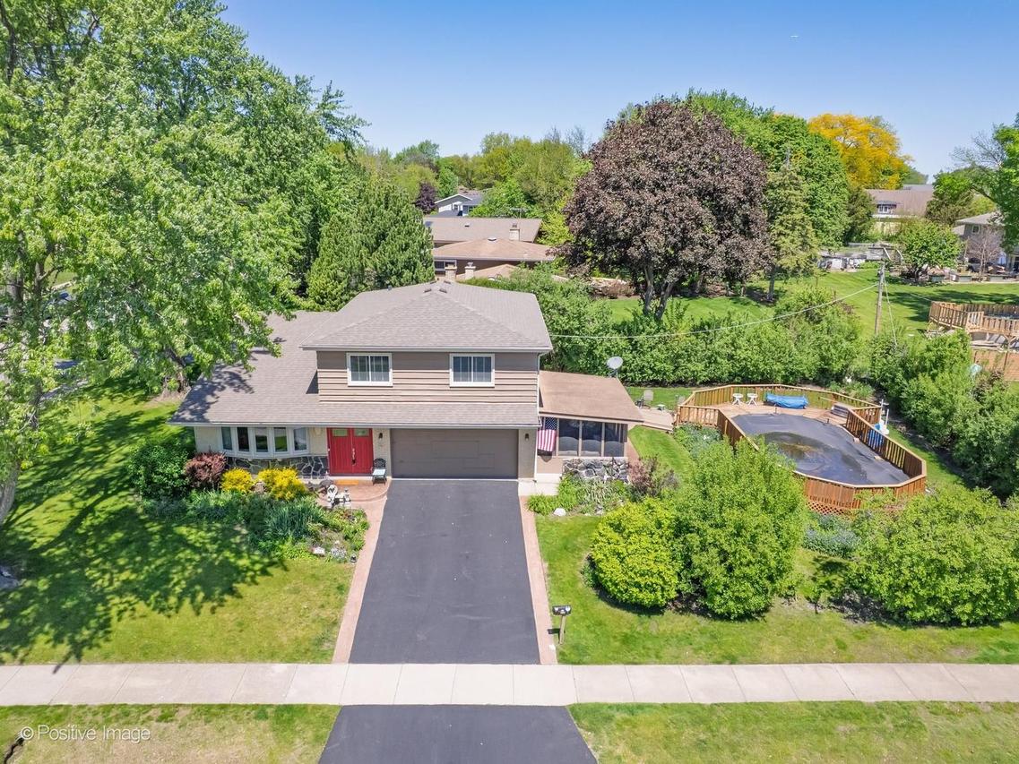 534 E Foster Ave., Roselle, IL 60172