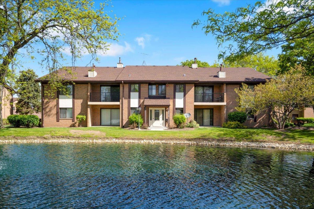 2213 Wharf Dr. #407, Woodridge, IL 60517