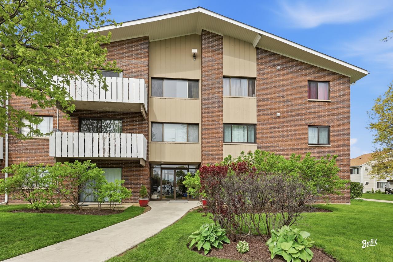 1000 Bayside Dr. #314, Palatine, IL 60074