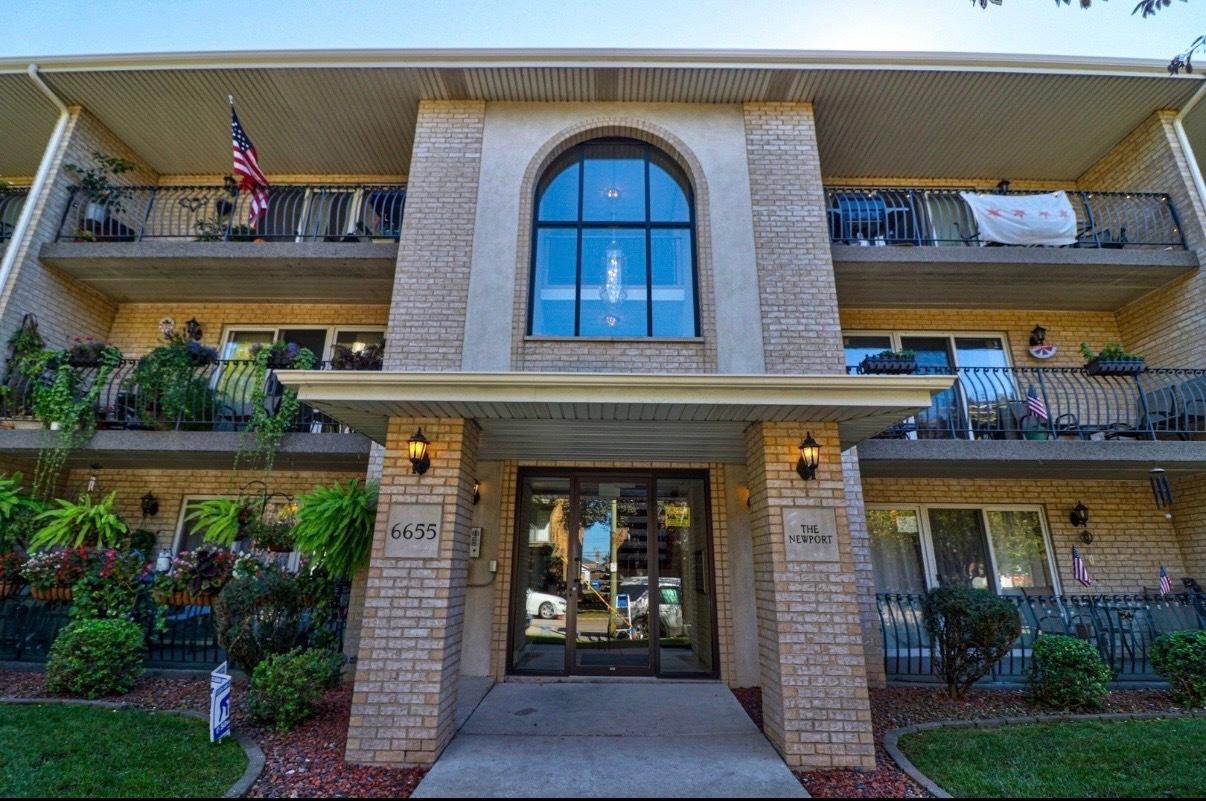 6655 W 64th Pl. #104, Chicago, IL 60638