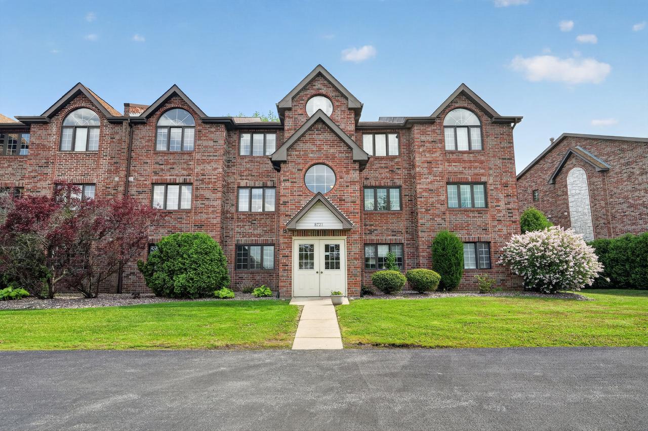 8721 Waterfront Dr. #3B, Palos Hills, IL 60465