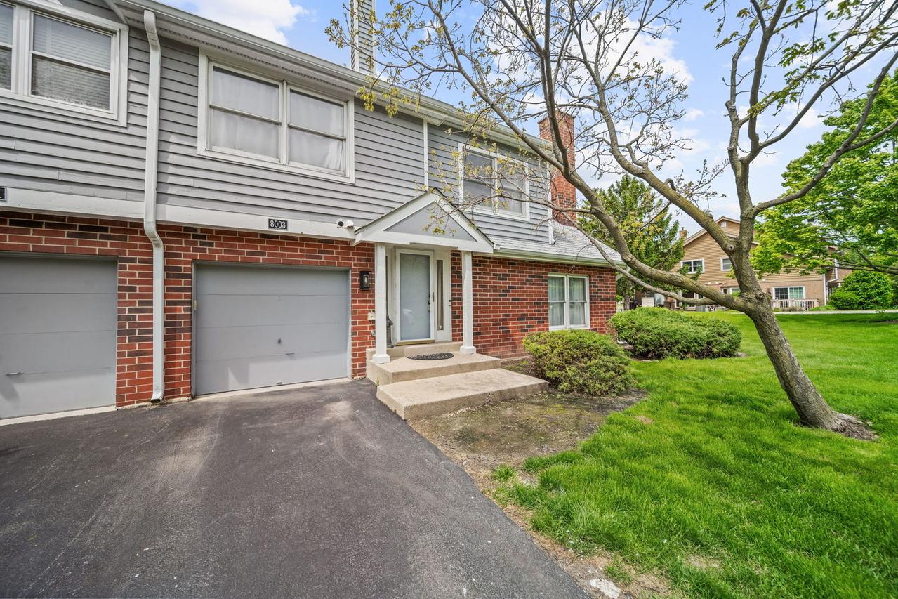 8003 Barrymore Dr., Darien, IL 60561