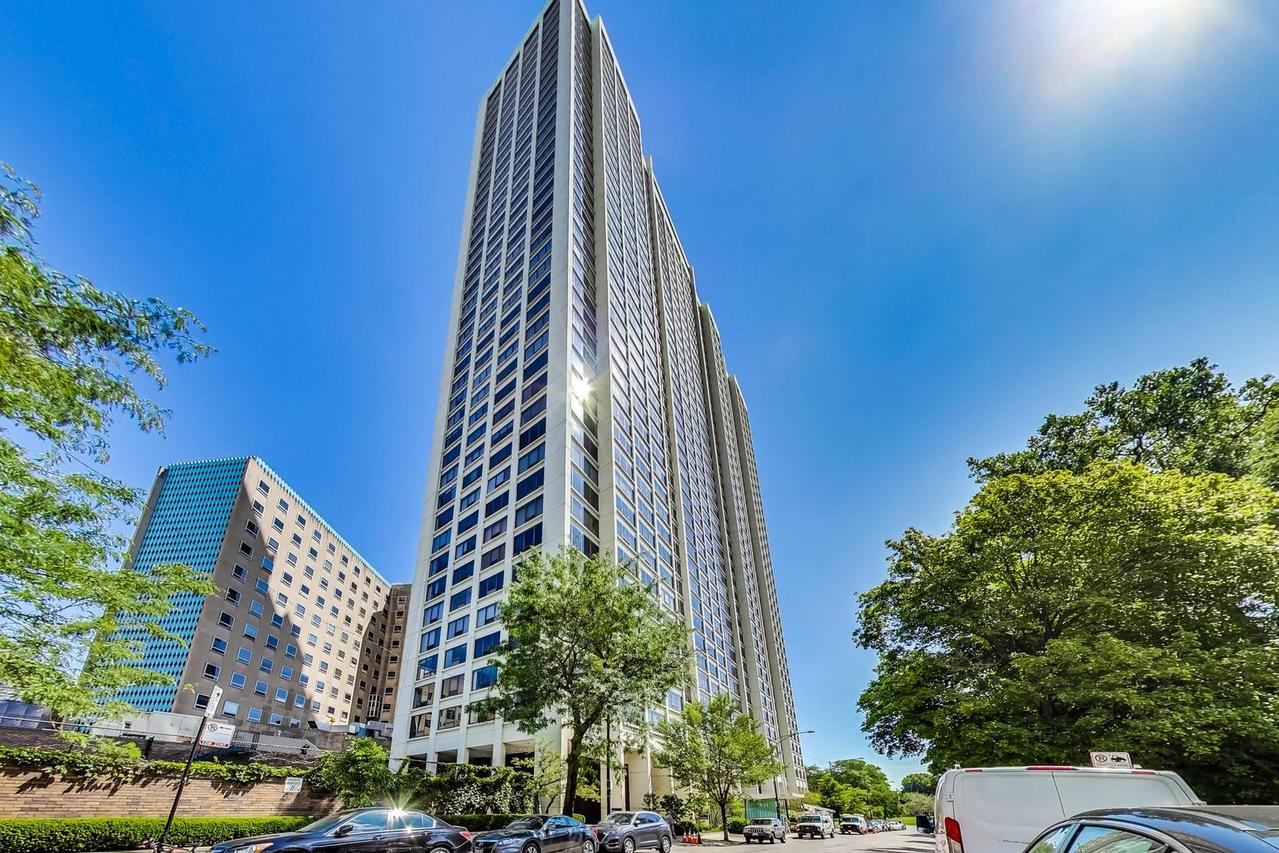 2800 N Lake Shore Dr. #2414, Chicago, IL 60657