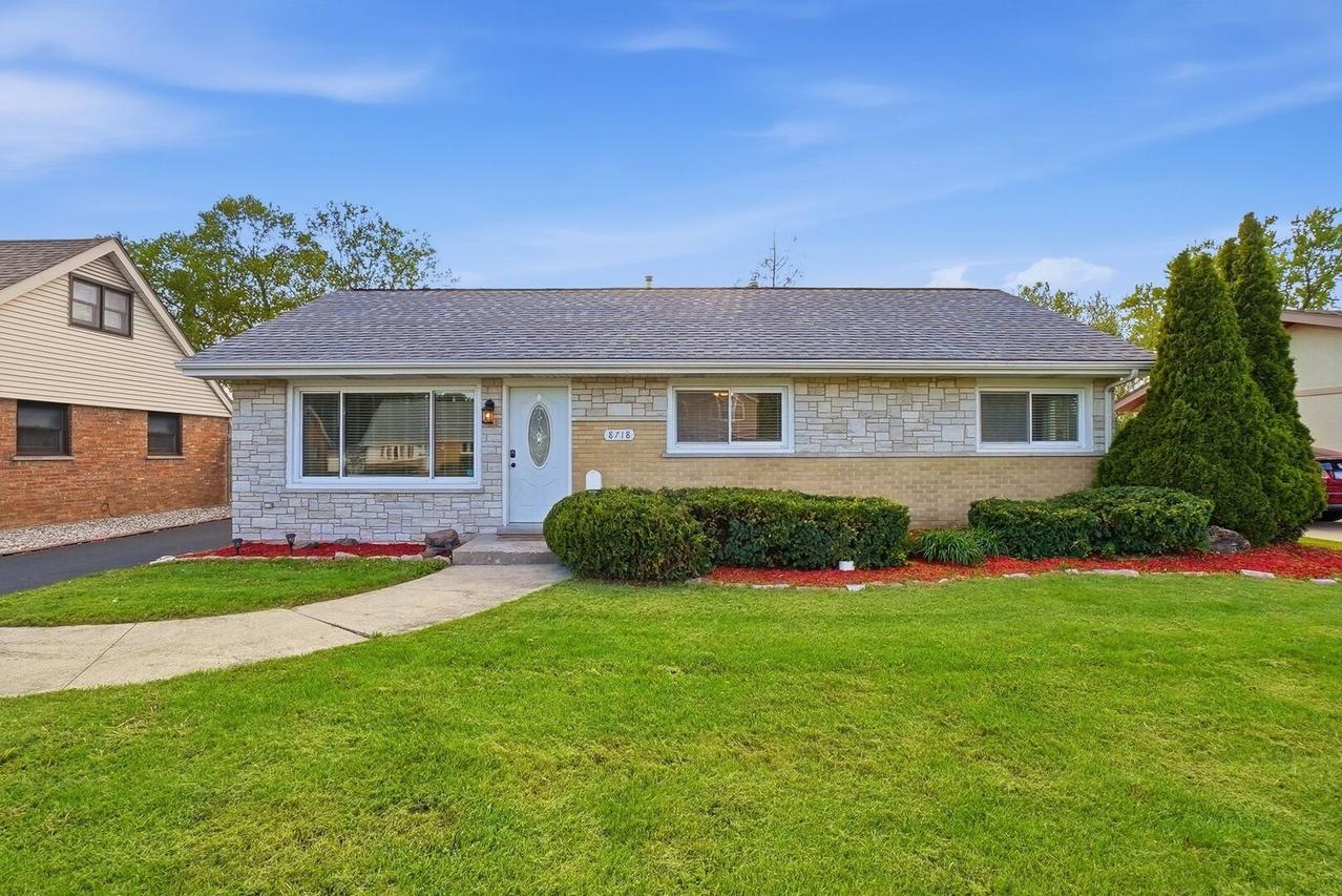 8718 Cranbrook Ln., Bridgeview, IL 60455
