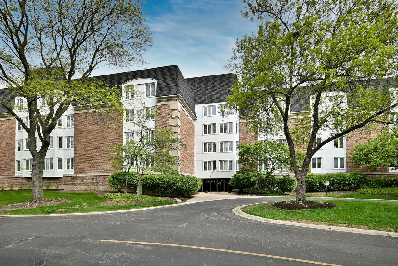225 Lake Blvd. #560, Buffalo Grove, IL 60089