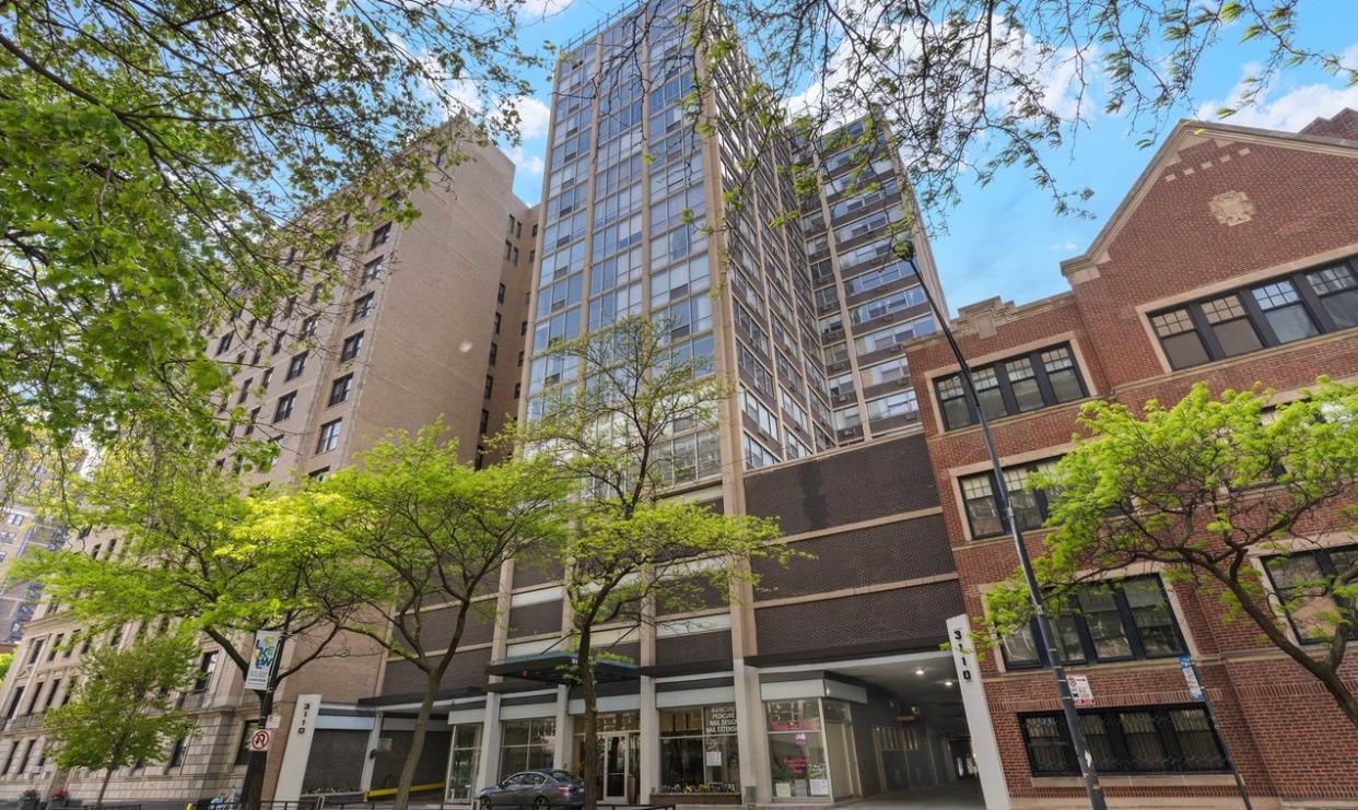 3110 N Sheridan Rd. #1807, Chicago, IL 60657