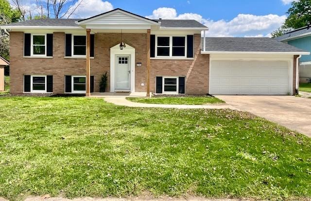 5703 Sir Gawain Dr., Godfrey, IL 62035