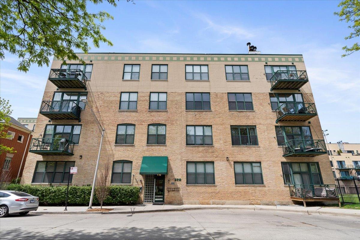 2512 N Bosworth Ave. #208, Chicago, IL 60614