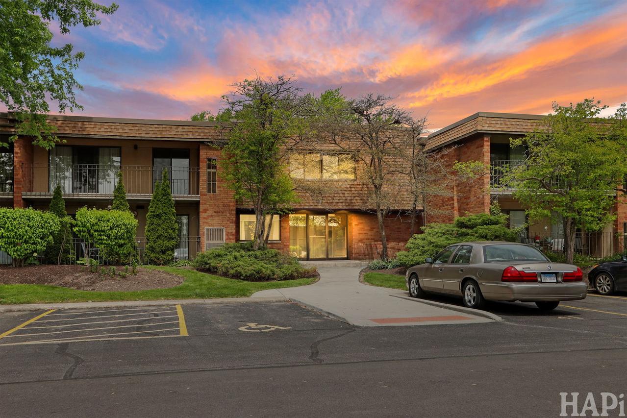 70 Old Oak Dr. #124, Buffalo Grove, IL 60089