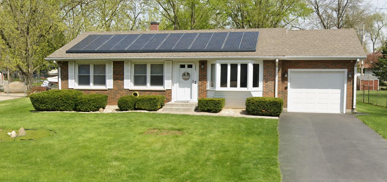 1881 Charles Ln., Aurora, IL 60505