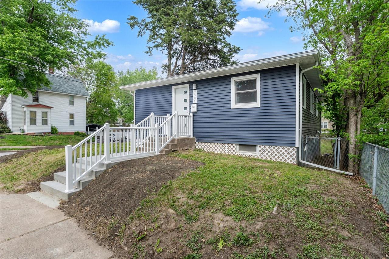 2504 18th St., Moline, IL 61265
