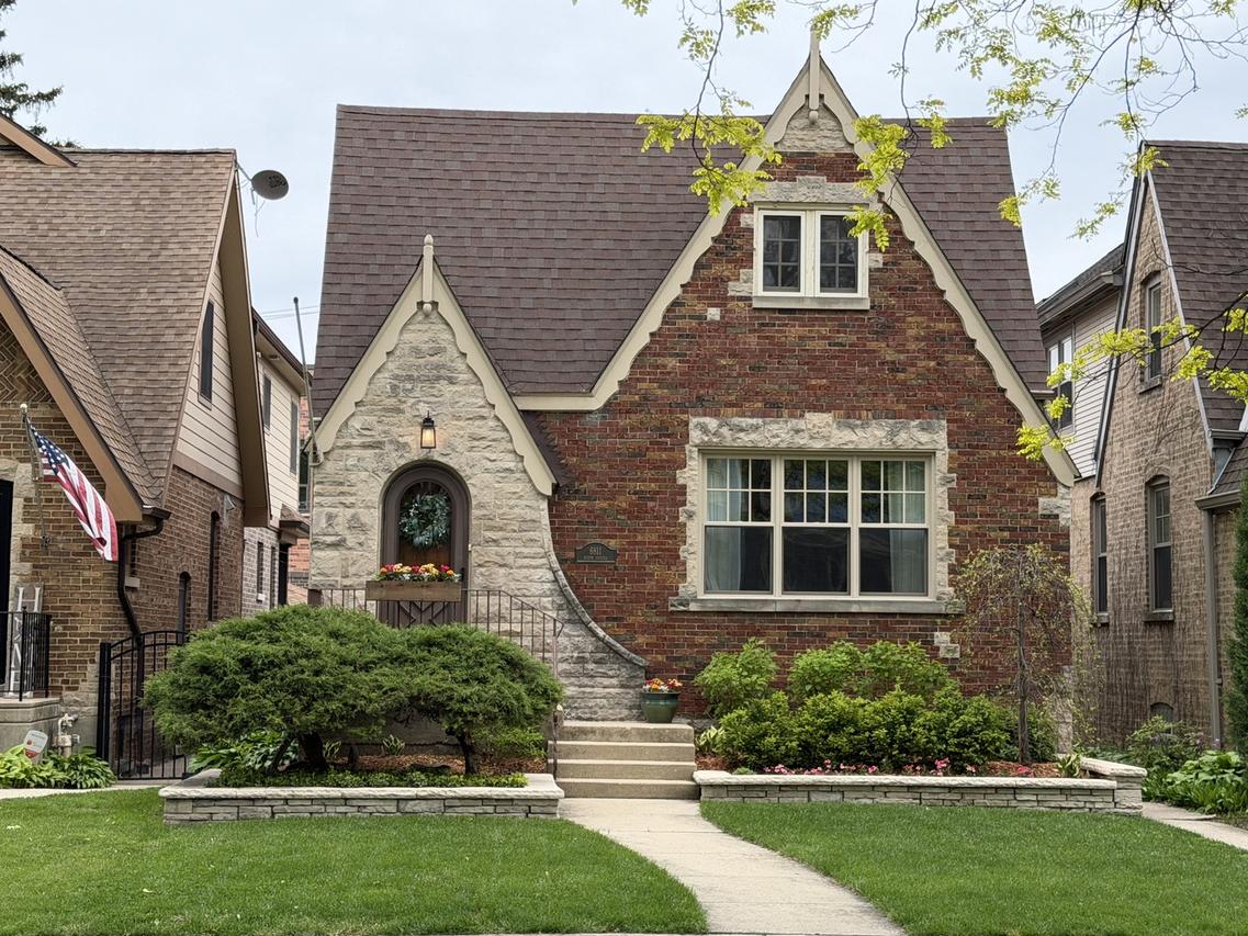 6811 N Osceola Ave., Chicago, IL 60631