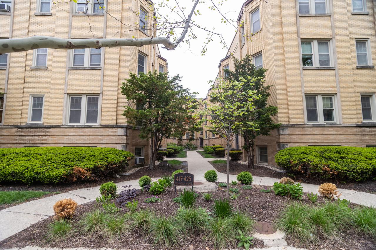 417 Wisconsin Ave. #1E, Oak Park, IL 60302