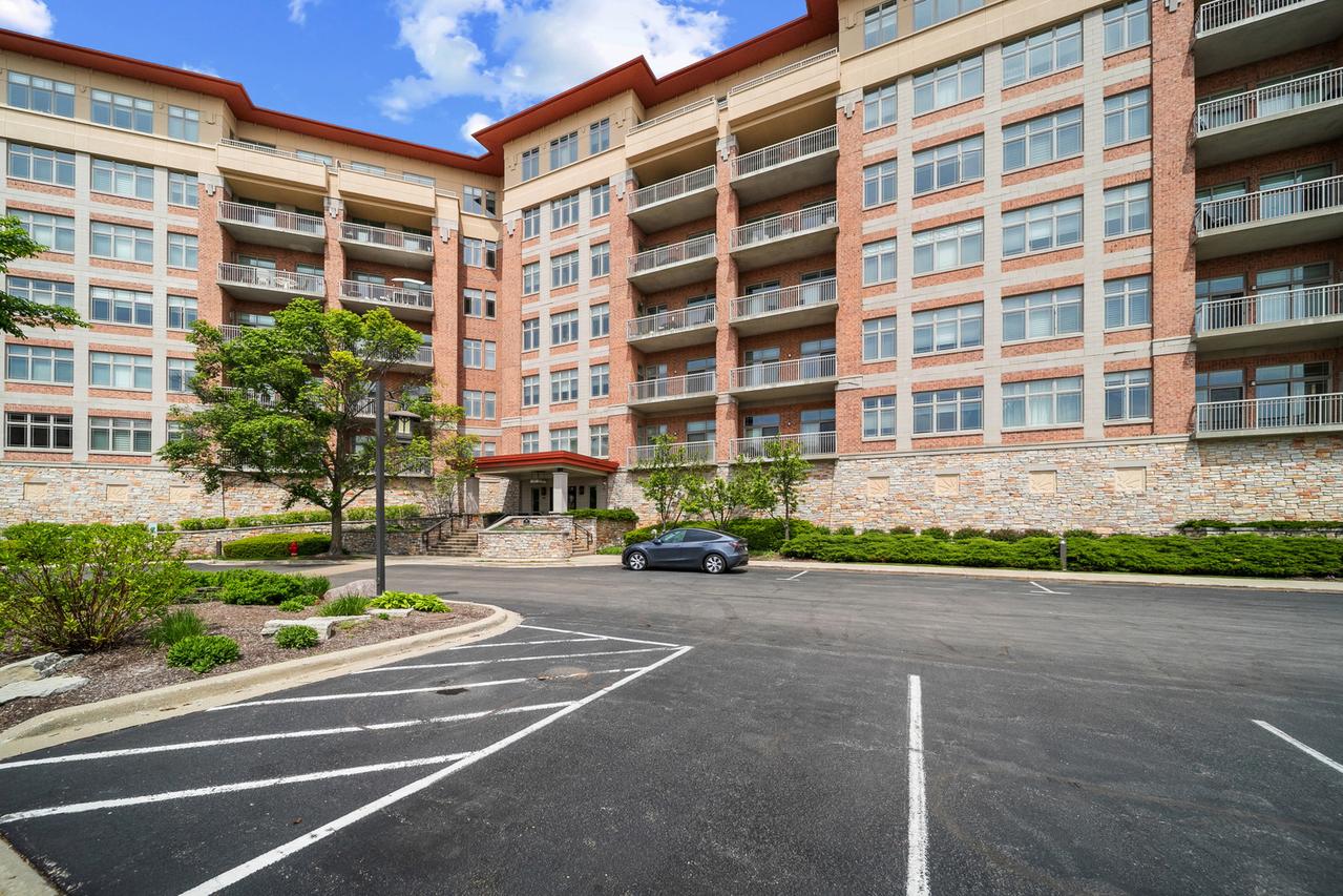 100 Prairie Park Dr. #709, Wheeling, IL 60090
