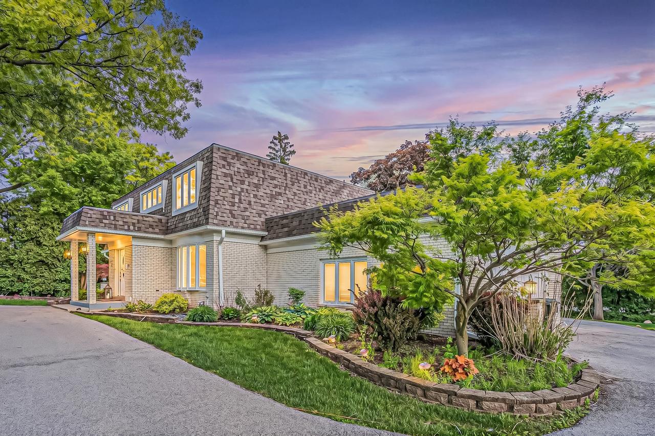 15 Devonshire Dr., Oak Brook, IL 60523