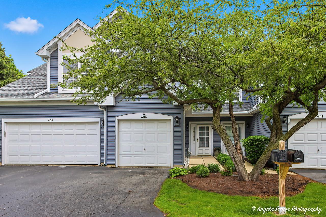 606 Hartford Ct., Oswego, IL 60543