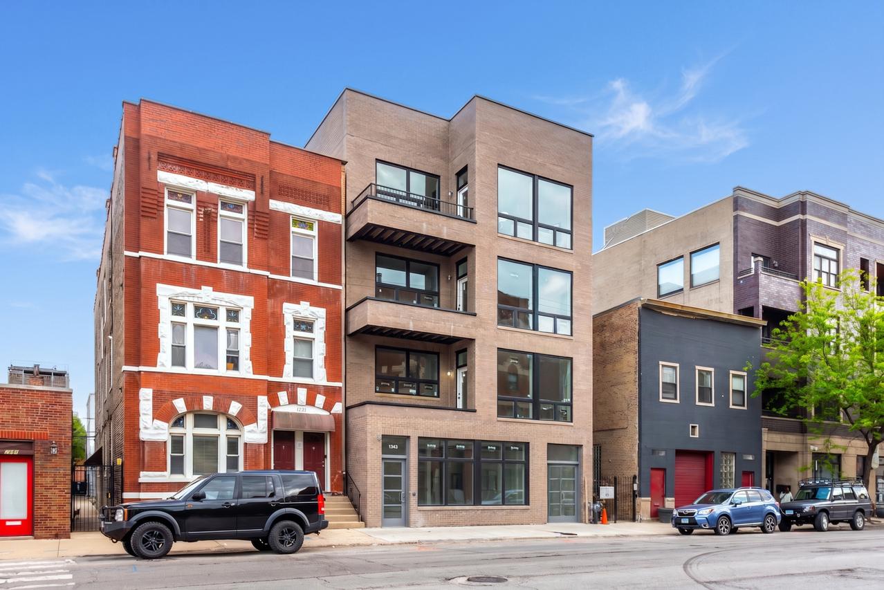 1345 W Grand Ave. #4N, Chicago, IL 60642