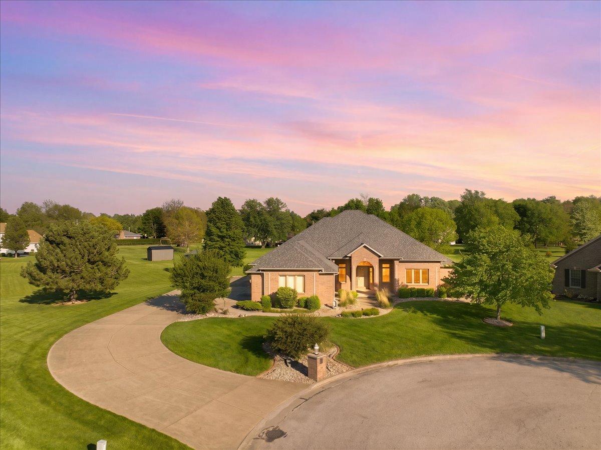 30 Canterbury Ct., Fairbury, IL 61739