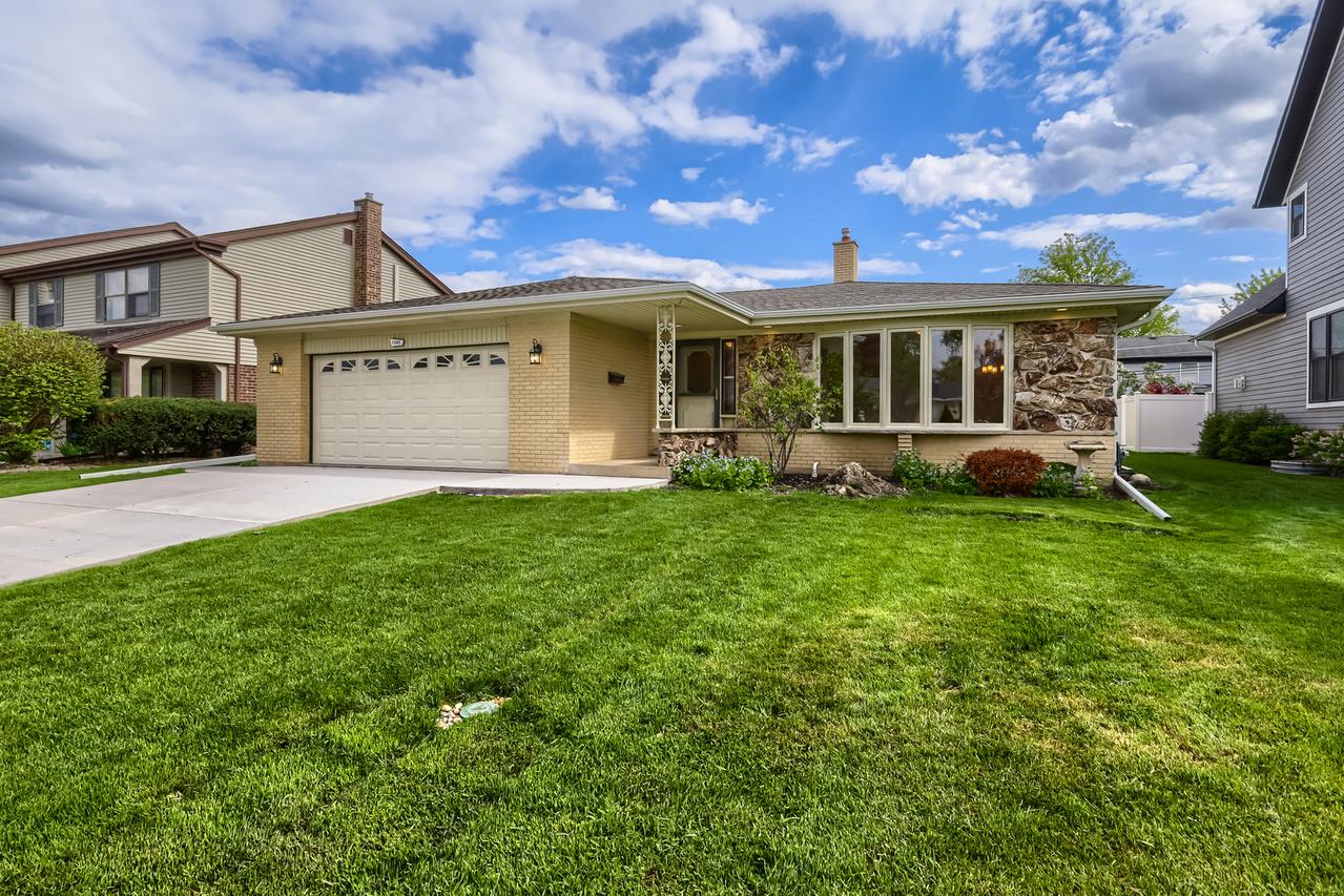 1305 E Ardyce Ln., Mount Prospect, IL 60056