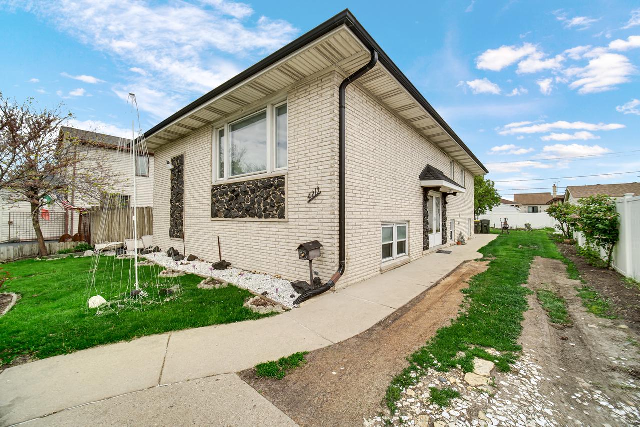 4219 Wehrman Ave., Schiller Park, IL 60176