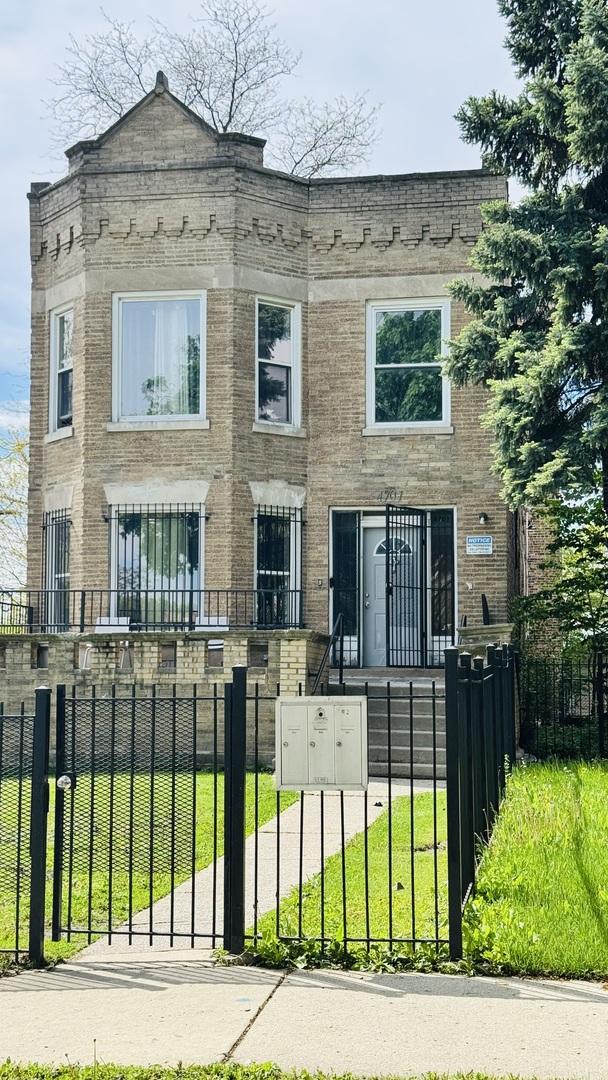 4701 W West End Ave., Chicago, IL 60644
