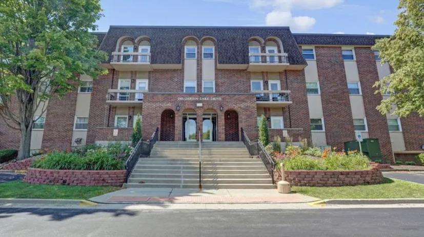 1501 Darien Lake Dr. #208, Darien, IL 60561