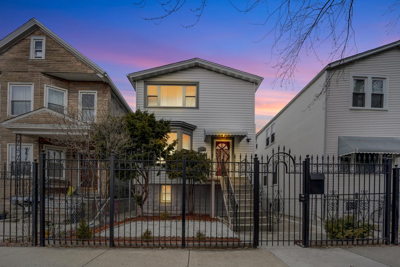 2920 N Gresham Ave., Chicago, IL 60618