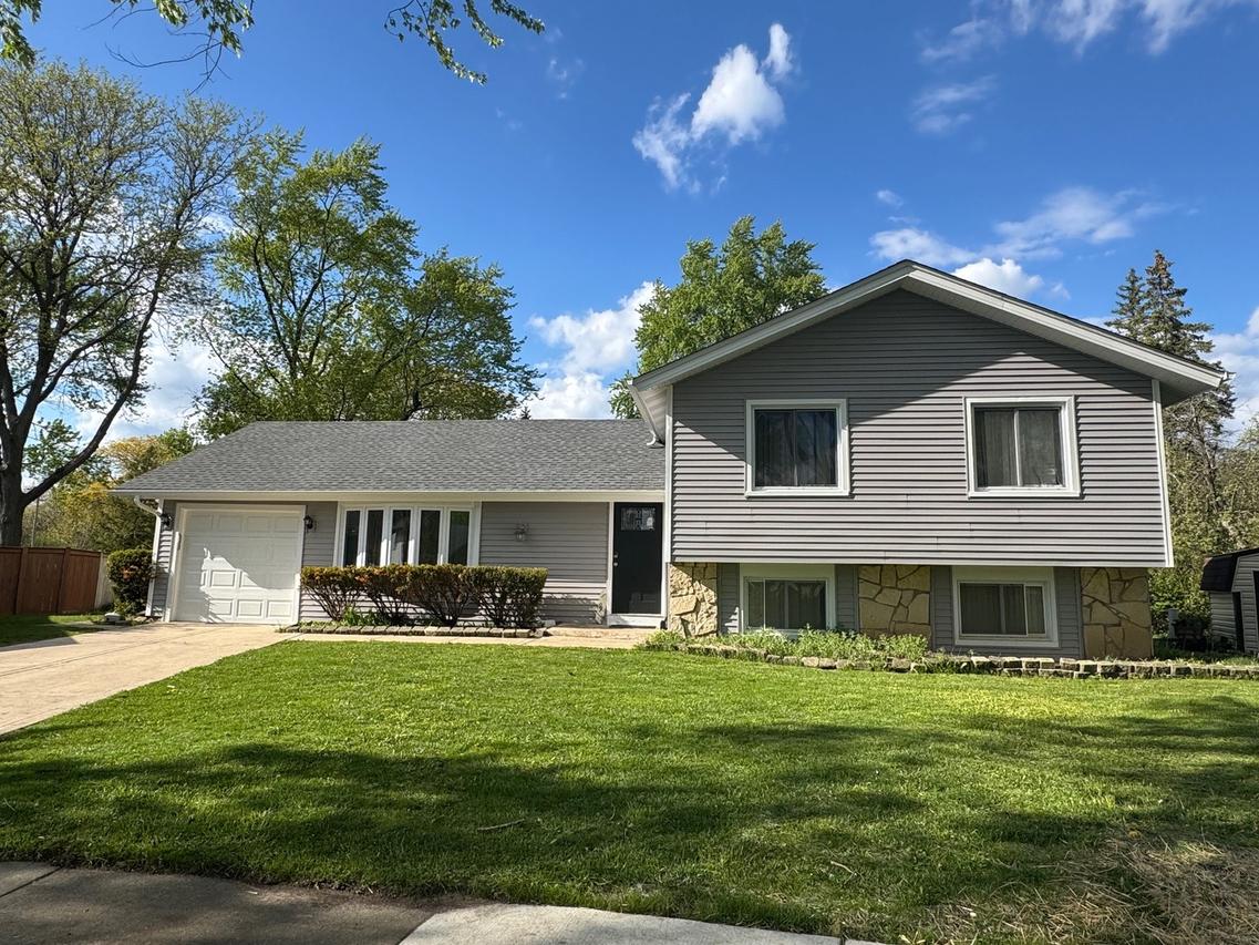 1812 Downey Ct., Hanover Park, IL 60133