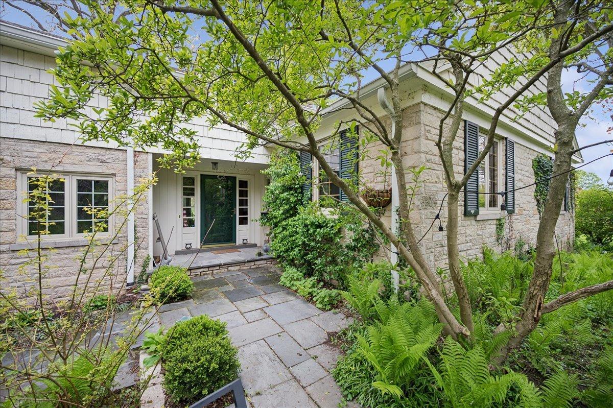 1372 Sunview Ln., Winnetka, IL 60093