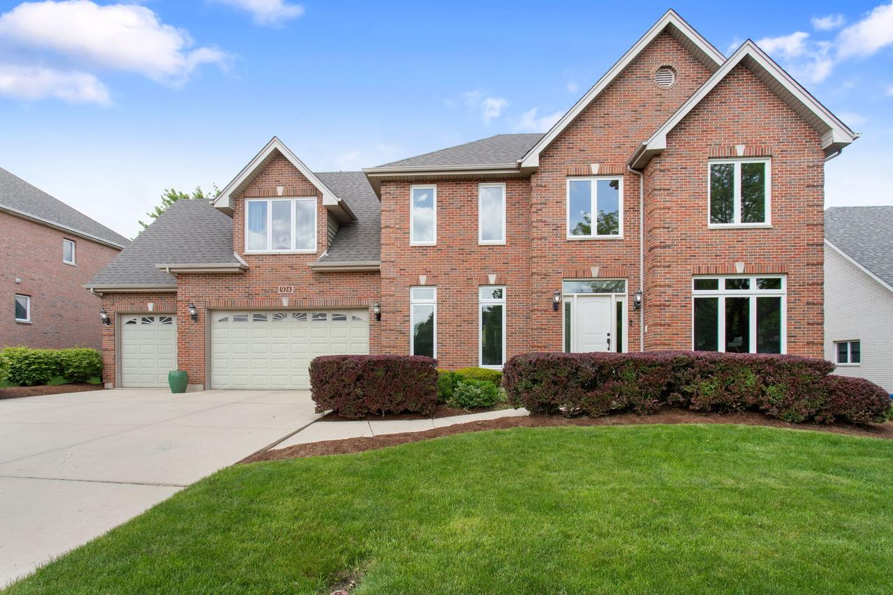 924 Naples Ln., Woodridge, IL 60517