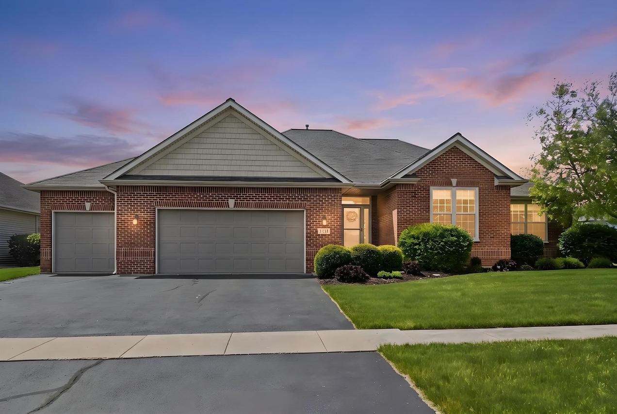 2337 Dustin Dr., Sycamore, IL 60178