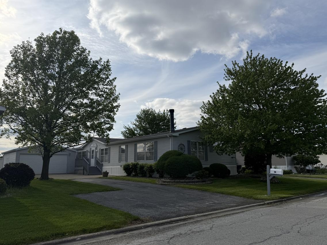 16 Oriole Ln., Beecher, IL 60401