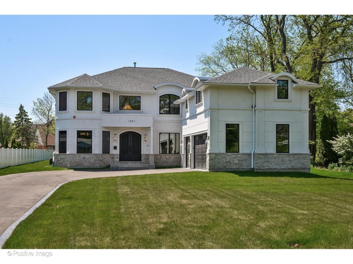 1851 Oakwood Rd., Northbrook, IL 60062