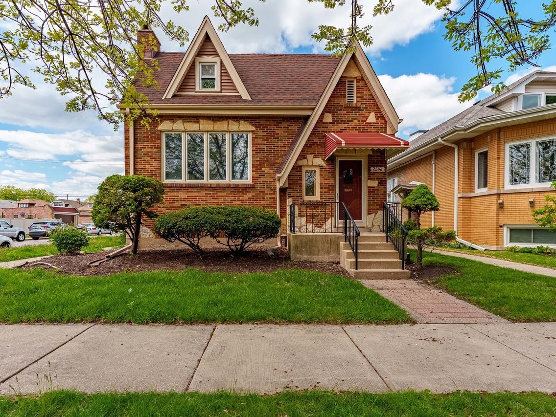 2246 Clinton Ave., Berwyn, IL 60402