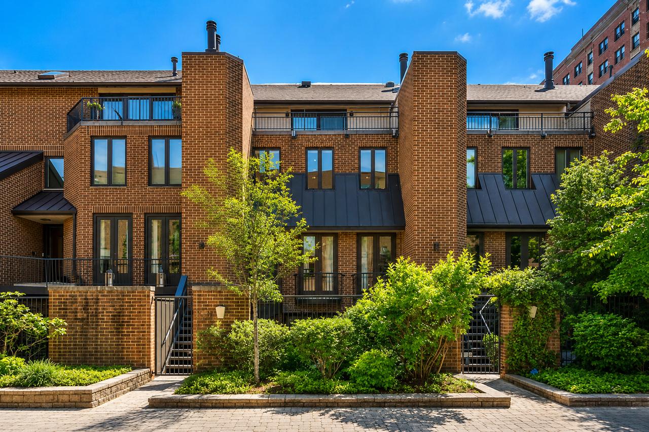 1307 N Sutton Pl., Chicago, IL 60610
