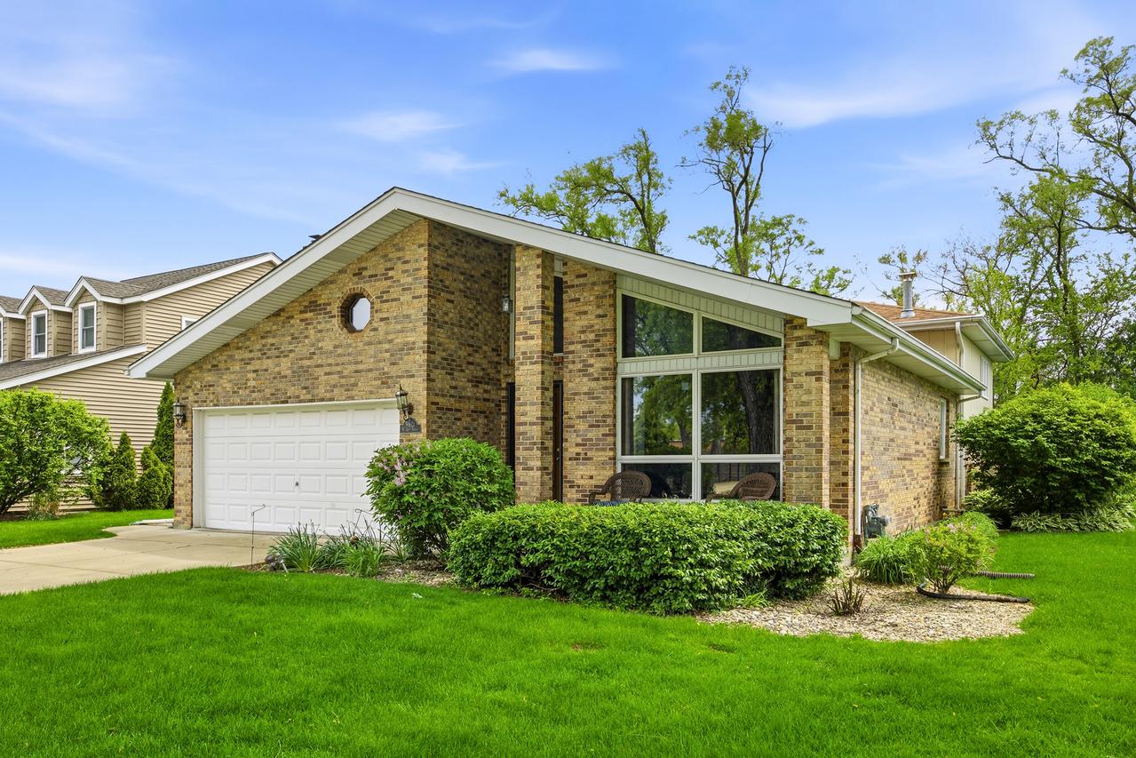9621 W 56th St., Countryside, IL 60525