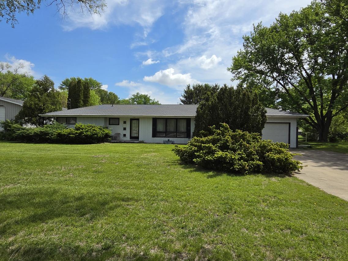 10340 Hoover Rd., Rock Falls, IL 61071