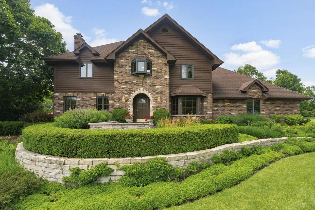 5N868 Prairie Valley Dr., St. Charles, IL 60175