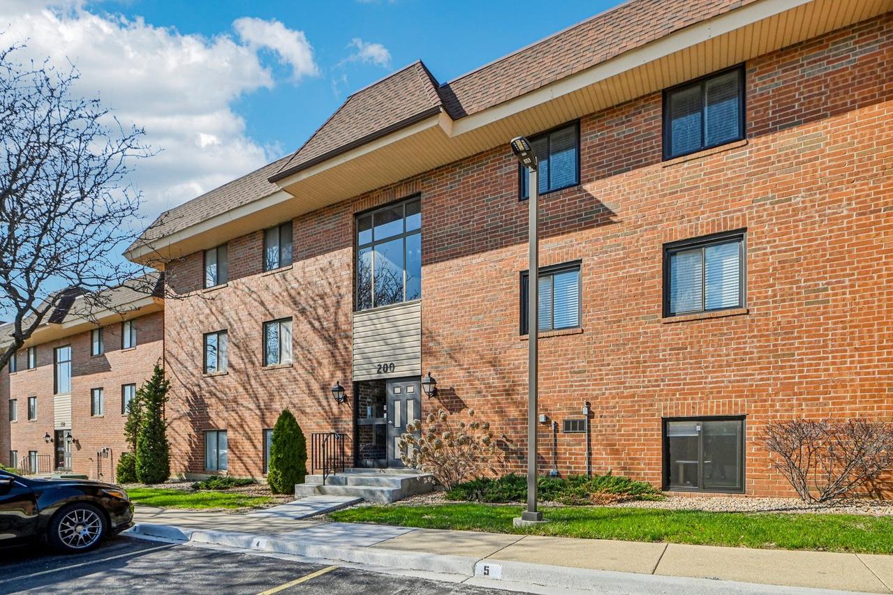200 E Fountainview Ln. #2A, Lombard, IL 60148