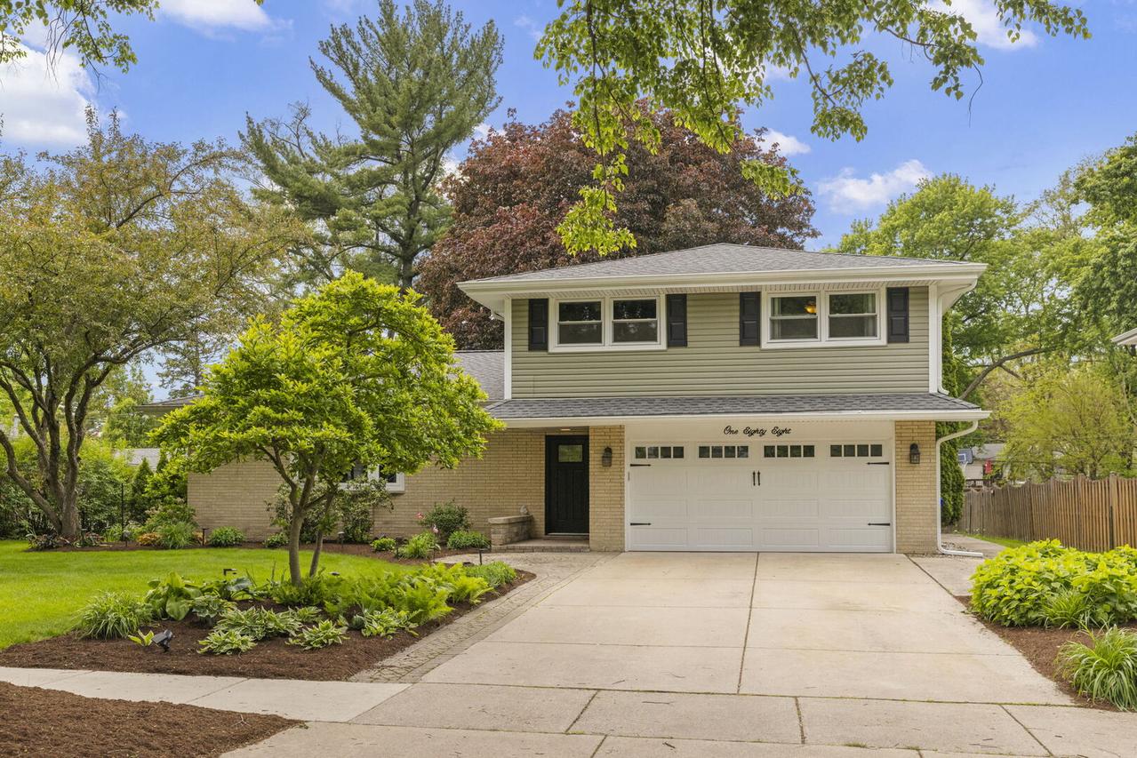 188 S Ellyn Ave., Glen Ellyn, IL 60137