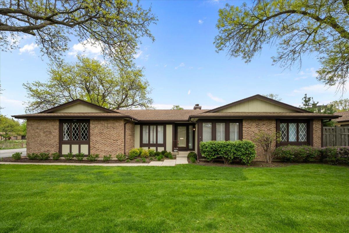 1417 Estate Ln., Glenview, IL 60025