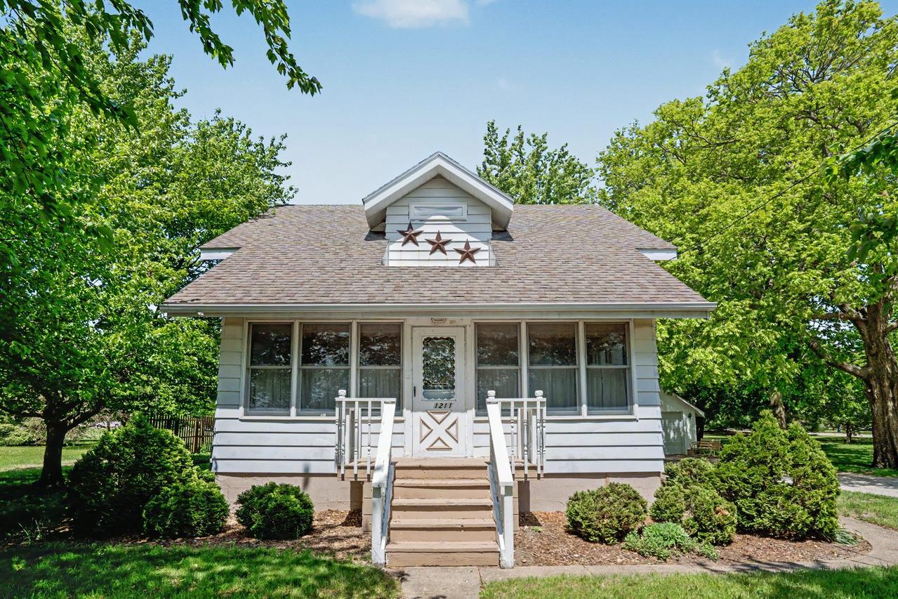1211 16th Ave., Erie, IL 61250