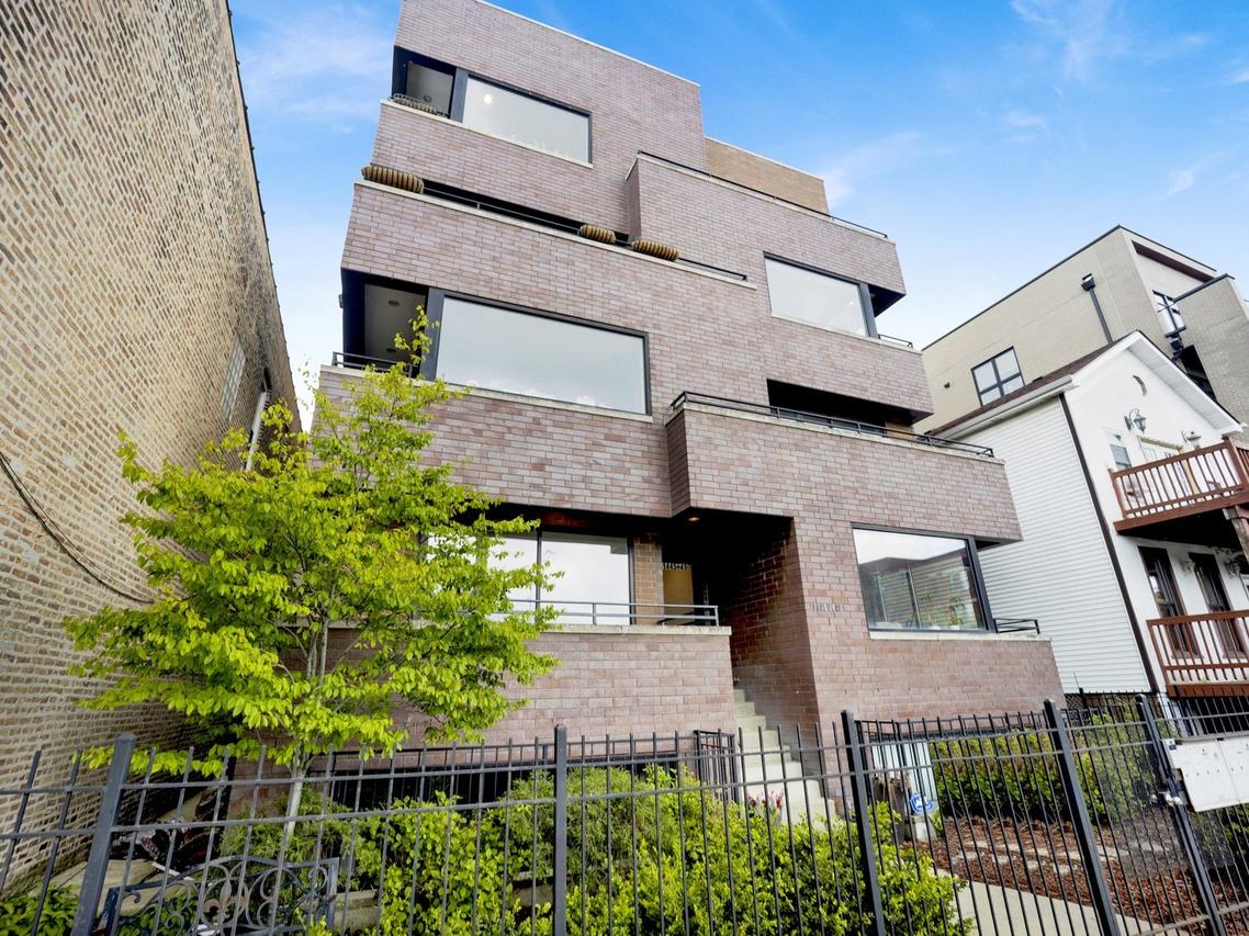 1445 W Grand Ave. #1E, Chicago, IL 60642