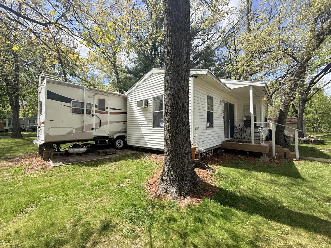 2-203 Woodhaven Lakes, Sublette, IL 61367