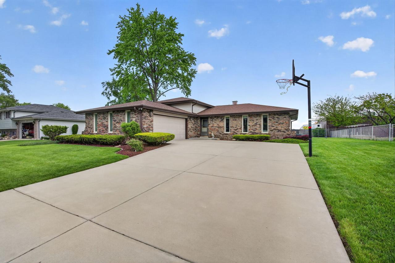106 N Brookshore Dr., Shorewood, IL 60404