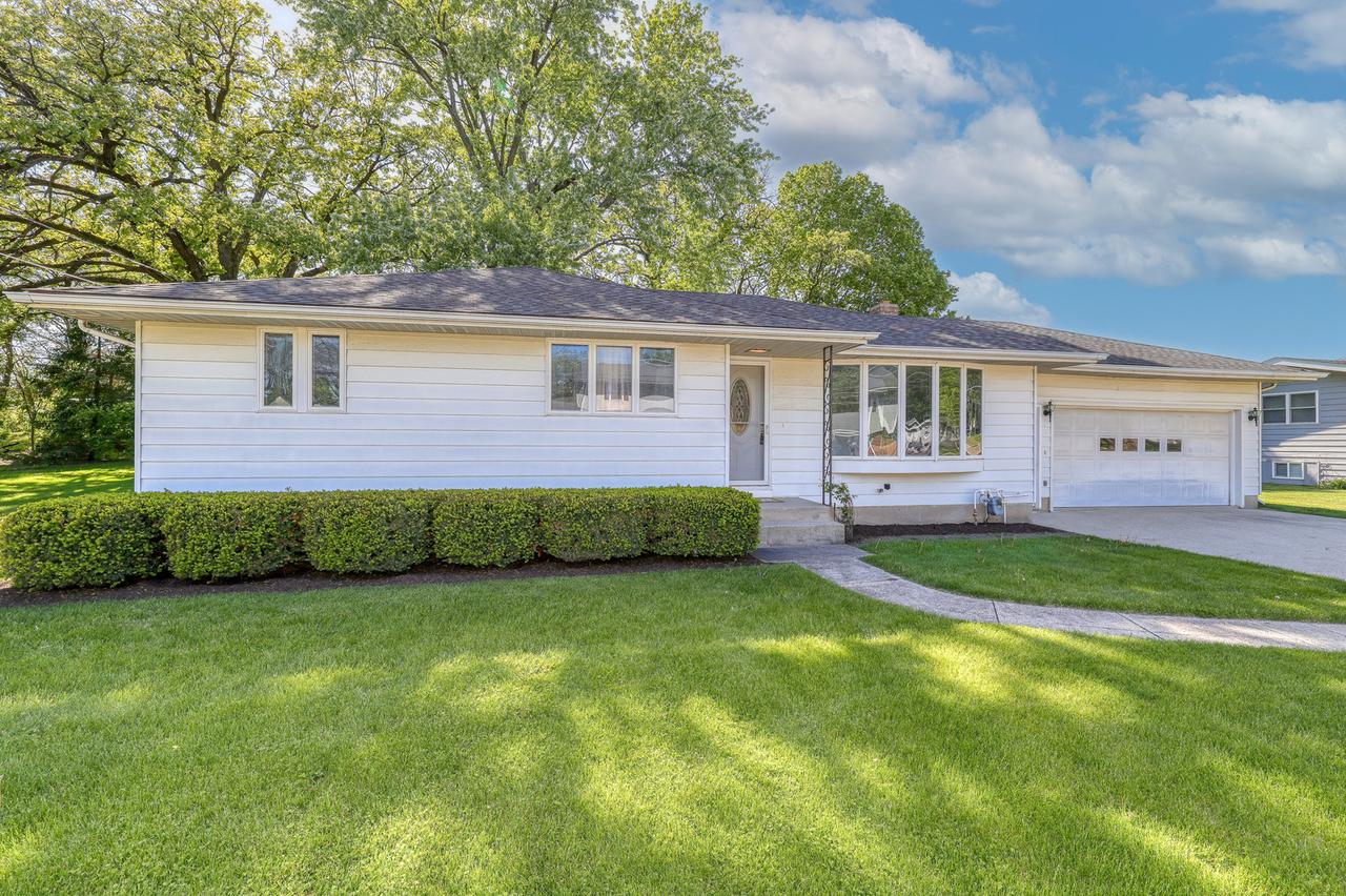 402 N First St., Elburn, IL 60119