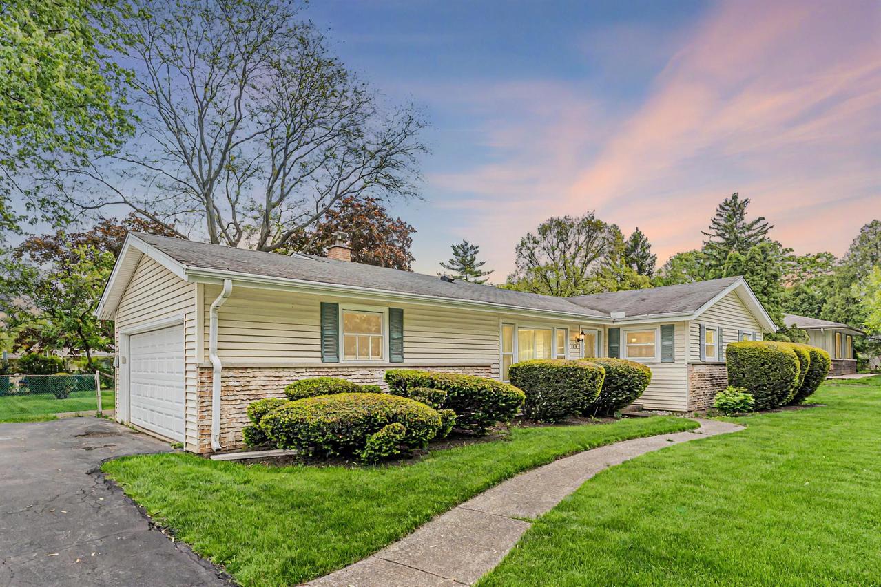 6313 Tamiami Dr., Downers Grove, IL 60516