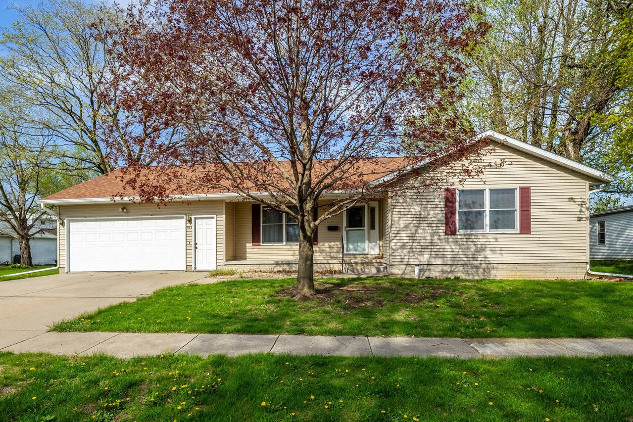 413 N East St., Cambridge, IL 61238